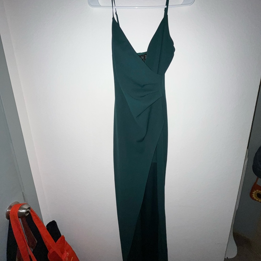 Small, forest green maxi dress from Lulu’s! Never worn